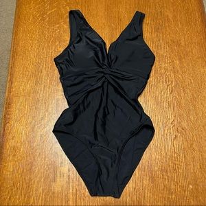 NWOT- Women’s One Piece Swimsuit